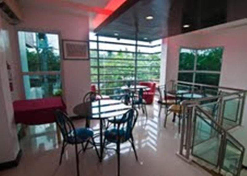 Asog County Hotel Iriga Exterior photo